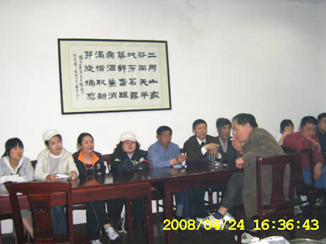 公司組織100多位員(yuán)工(gōng)前往安徽黃山、宏村(cūn)旅遊
